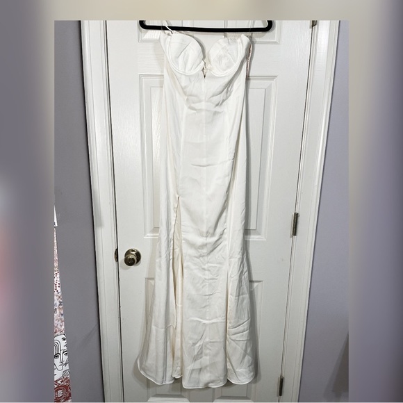 NWT US size 6 Oh Polly Maxi Gown - Picture 3 of 4